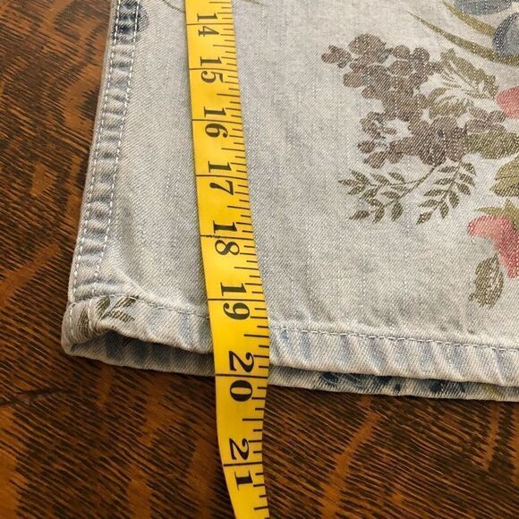 Graff Wear Light Wash Floral Print Cropped Jeans - Picture 12 of 12